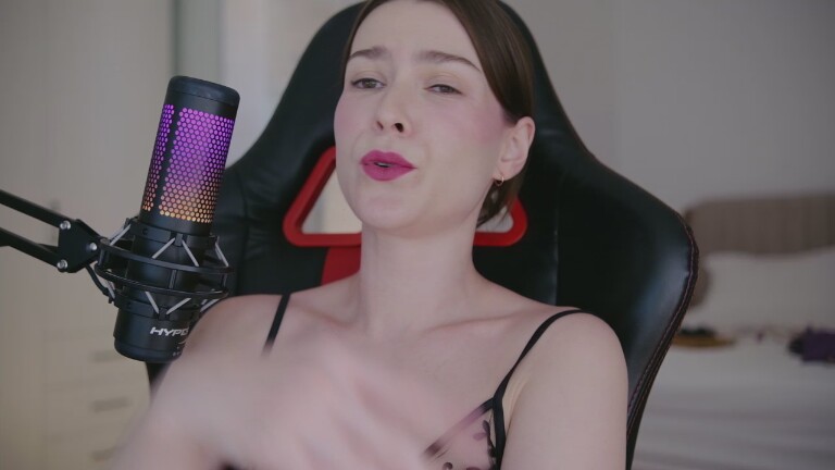 HelloAlice's Streamate show and profile