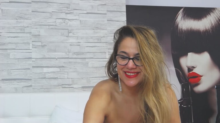 CHRISTYNNx's Streamate show and profile