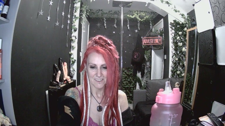 SkySparks's Streamate show and profile